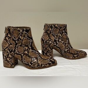 Steve Madden Julianne Snake Skin Embossed Bootie, EUC, Size 6-1/2